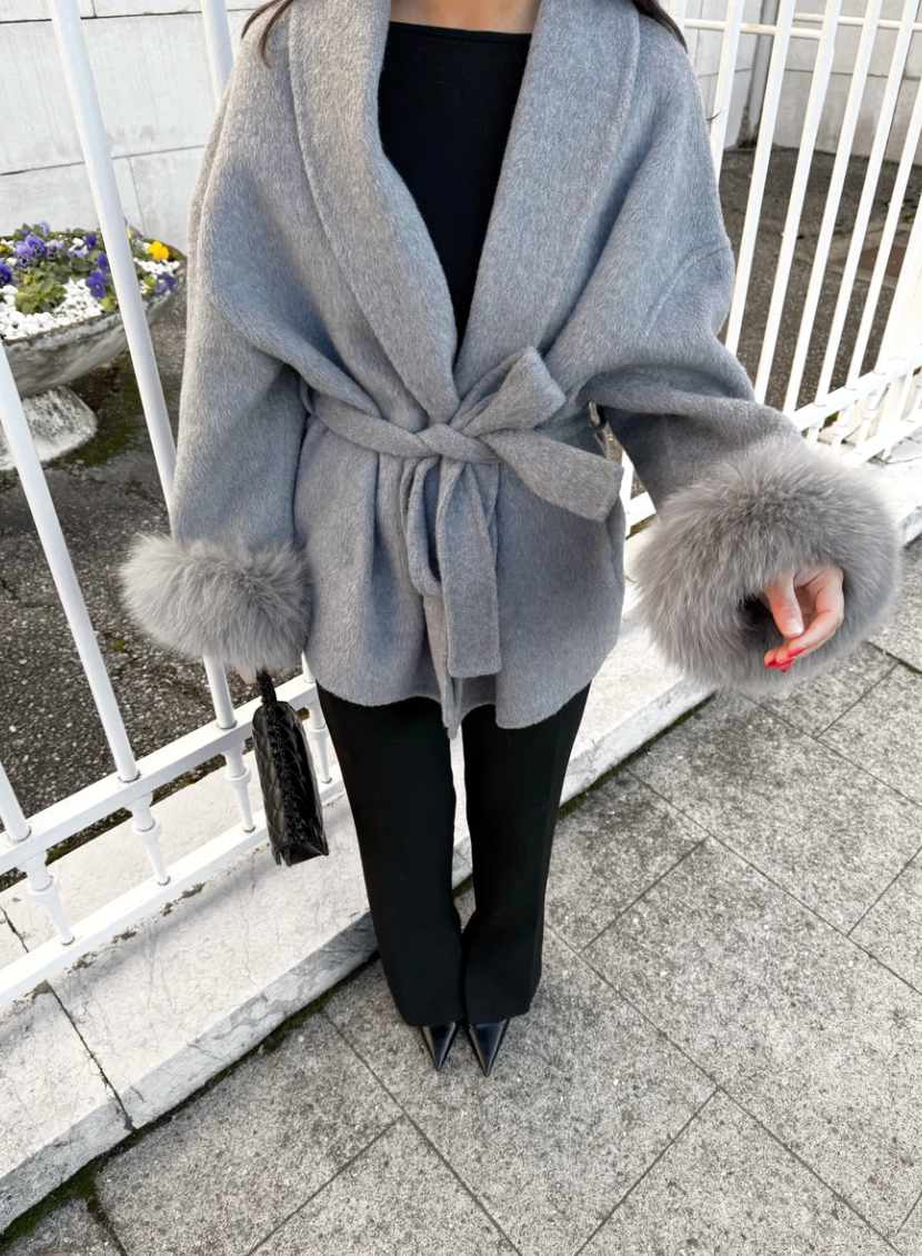 MANTEAU EN LAINE AVEC FOURRURE
